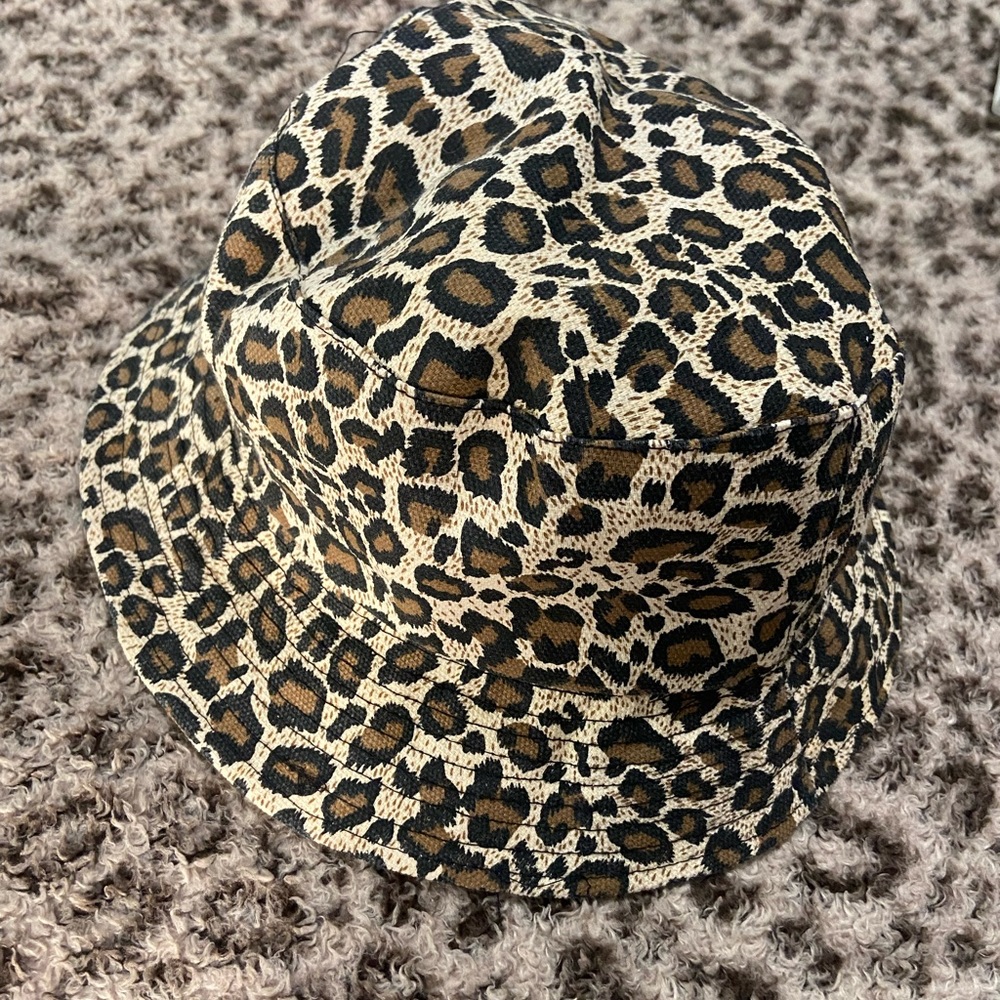 Reversible bucket hat